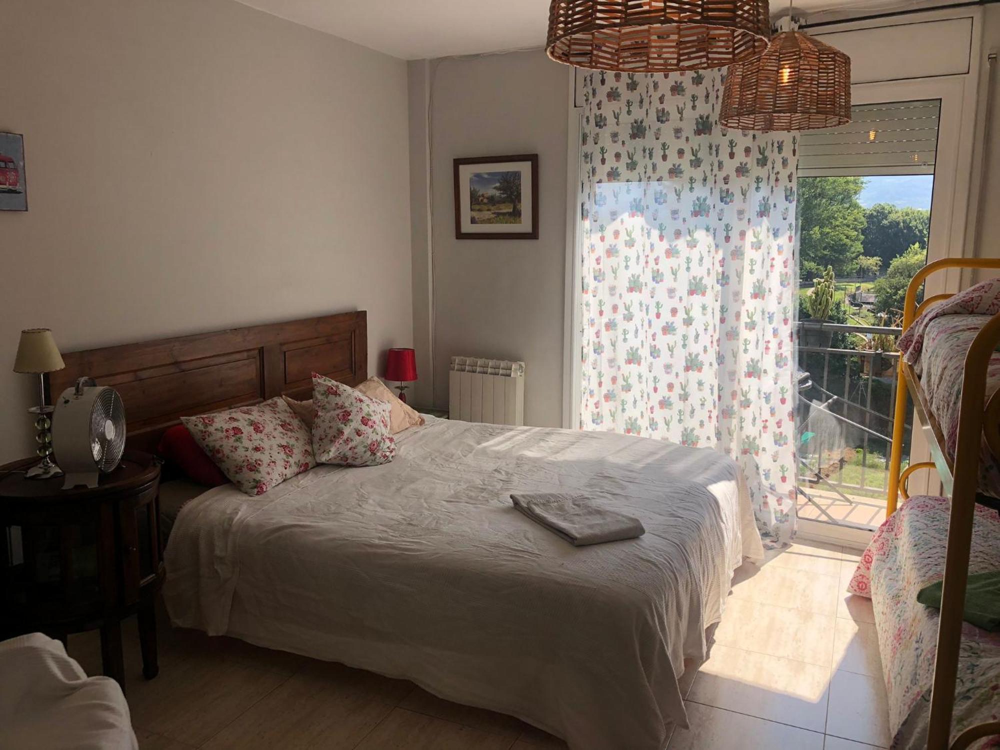 Bed and Breakfast Casa Catharina Ла-Сеу-д'Уржель Екстер'єр фото
